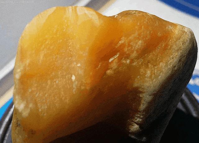 这条小河里的石头这么值钱 一块石头竟然卖了50万