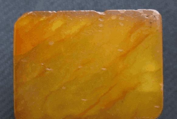 这条小河里的石头这么值钱 一块石头竟然卖了50万