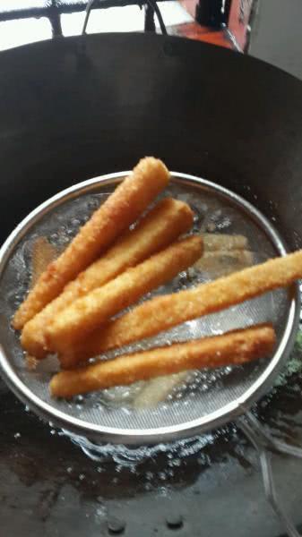 一道非常简单的小吃:油炸南瓜条,附上做法和配方
