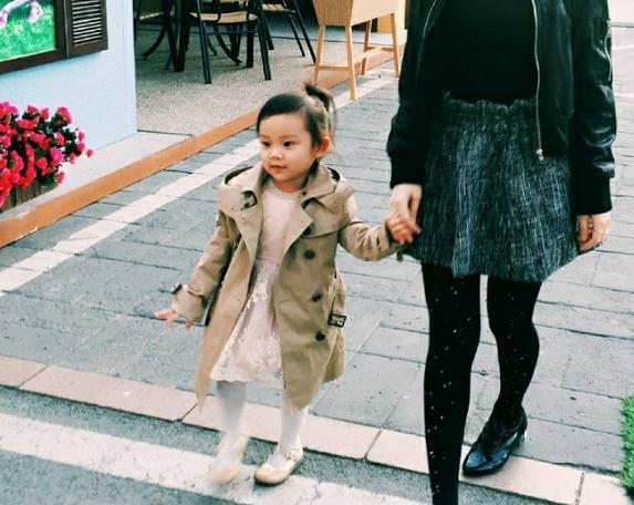 有种“逆袭”叫甜馨儿长大了,完美遗传父母基因,看到最后我爱了