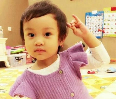 有种“逆袭”叫甜馨儿长大了,完美遗传父母基因,看到最后我爱了