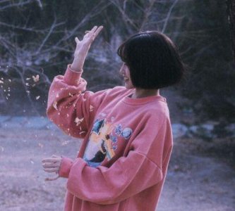 ​情侣头像：童年迅疾却又漫长，朝花不经露寒，只待夕拾