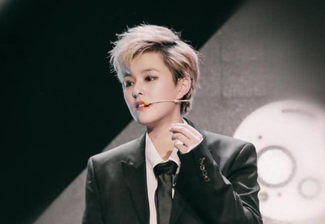 有种“毁容”叫杨芸晴留长发,当照片曝光后,网友:这是换头了吧