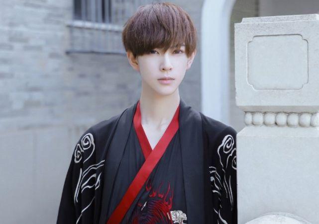 有种“瘦”叫熊祁,当看到她“一层锁骨”,未修图身材羡慕了