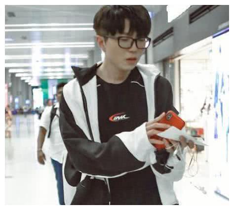 有种“整容”叫毛不易减肥成功,看到如今的身材,堪比韩剧男主!