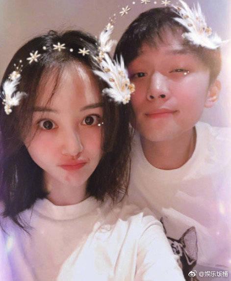 郑爽小号秀恩爱:男朋友否认自己是软饭男