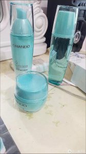 ​自然堂补水套装：高效保湿，让肌肤水润透亮