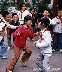 “冰花男孩”故事感动了父母,问问你家孩子:受教育了吗?!