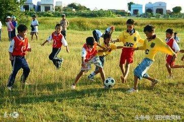 “冰花男孩”故事感动了父母,问问你家孩子:受教育了吗?!