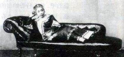 此女号称“圣母”, 为夫报仇率兵怒打外敌, 死后却被制成标本展览