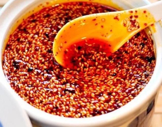 大厨教你秘制辣椒油的制作,学会做出的辣椒油香辣红亮,特入味