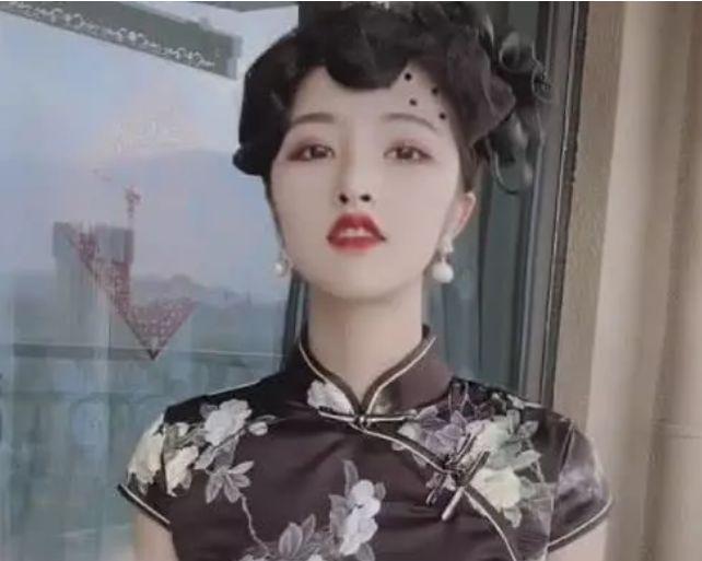 次惑仙女扮“军阀太太”,粉丝起哄:这是谁家的傲娇“二姨太”