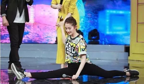 搜集10大女明星一字马，迪丽热巴、关晓彤、baby谁是软妹子