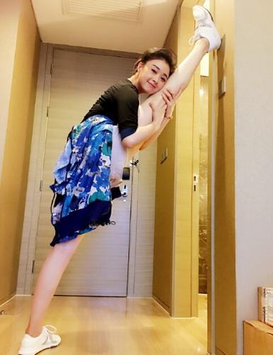 搜集10大女明星一字马，迪丽热巴、关晓彤、baby谁是软妹子