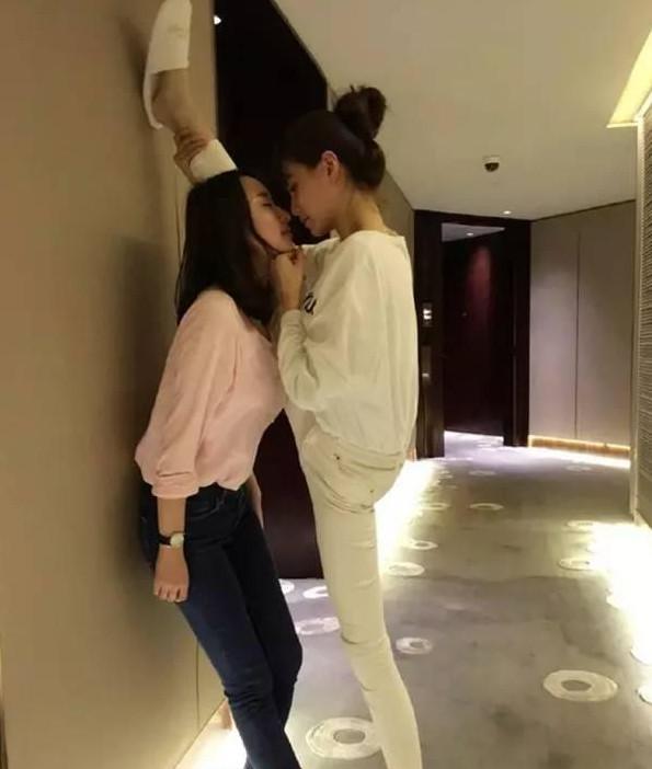 搜集10大女明星一字马，迪丽热巴、关晓彤、baby谁是软妹子