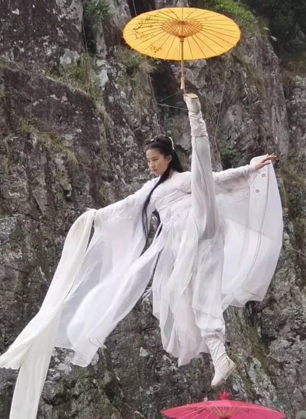 搜集10大女明星一字马，迪丽热巴、关晓彤、baby谁是软妹子