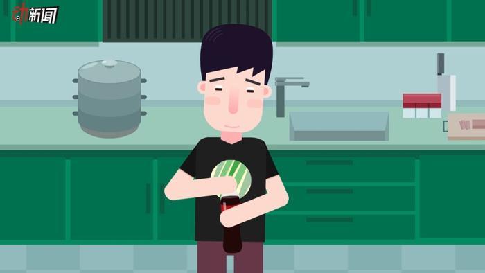 男生手指被炸骨折，都是一瓶冰可乐惹的祸！