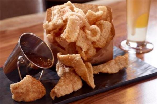 猪皮怎么炸才又泡又酥 炸猪皮怎么做好吃