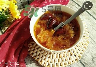 银耳颜色很黄正常吗?银耳颜色很黄还能吃吗?