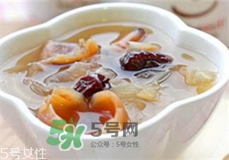 银耳颜色很黄正常吗?银耳颜色很黄还能吃吗?