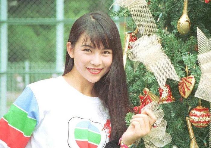 17岁成史上最年轻港姐,30年前绝美旧照惊艳网友:那时没人说我美......