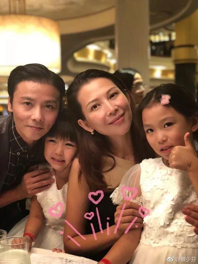 17岁成史上最年轻港姐,30年前绝美旧照惊艳网友:那时没人说我美......