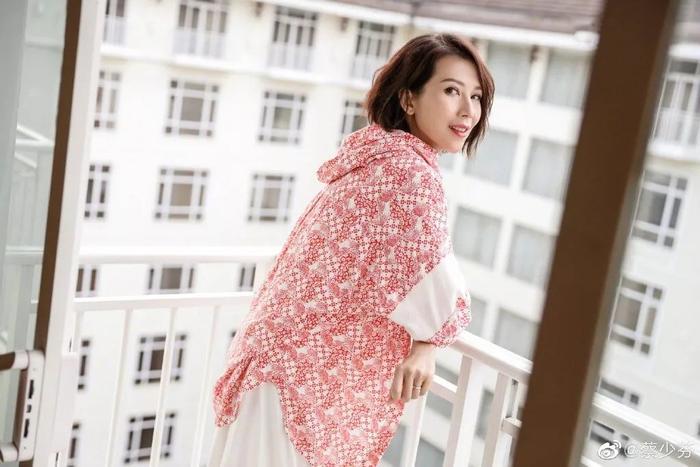 17岁成史上最年轻港姐,30年前绝美旧照惊艳网友:那时没人说我美......