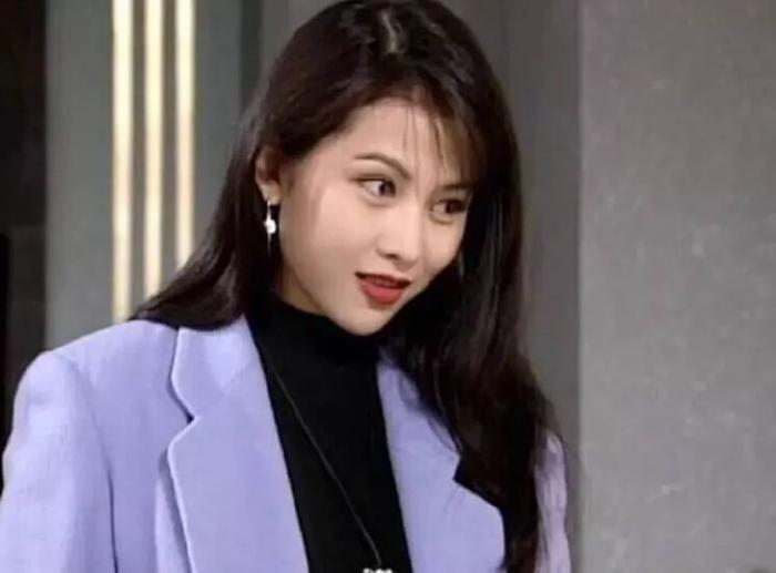 17岁成史上最年轻港姐,30年前绝美旧照惊艳网友:那时没人说我美......