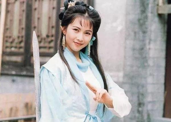 17岁成史上最年轻港姐,30年前绝美旧照惊艳网友:那时没人说我美......