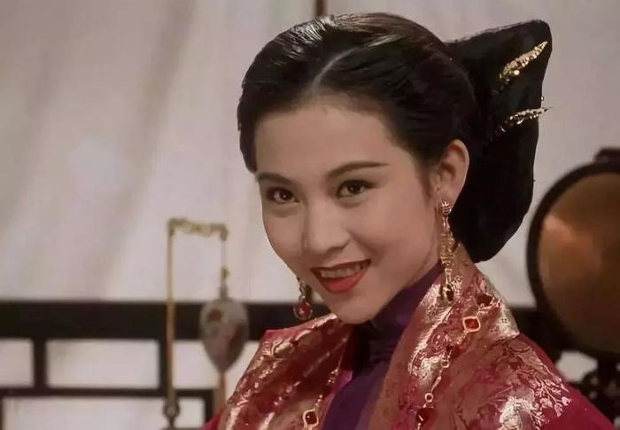 17岁成史上最年轻港姐,30年前绝美旧照惊艳网友:那时没人说我美......