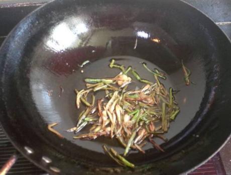 葱油面正宗做法，葱油是关键，浓香四溢鲜香爽滑，连吃一周也不腻