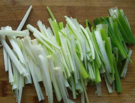 葱油面正宗做法，葱油是关键，浓香四溢鲜香爽滑，连吃一周也不腻