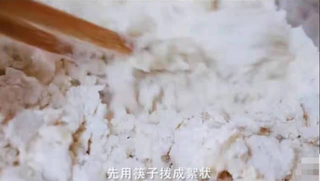 薄饼家常做法，又薄又脆又香，包上“它”，一上桌就被抢光了！