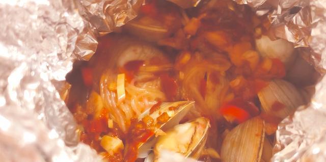 在家也能做出超美味的锡纸花甲粉,做法很简单,再也不用叫外卖了