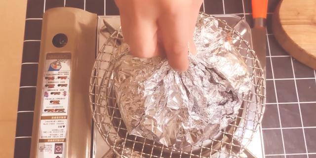 在家也能做出超美味的锡纸花甲粉,做法很简单,再也不用叫外卖了