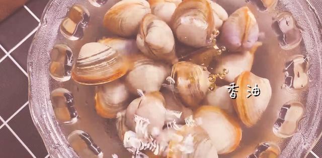 在家也能做出超美味的锡纸花甲粉,做法很简单,再也不用叫外卖了