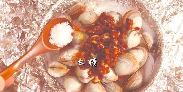 在家也能做出超美味的锡纸花甲粉,做法很简单,再也不用叫外卖了