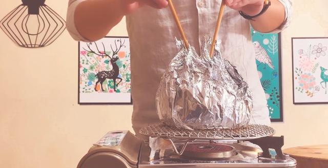 在家也能做出超美味的锡纸花甲粉,做法很简单,再也不用叫外卖了