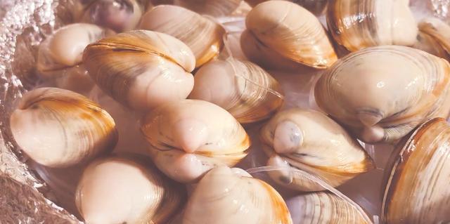 在家也能做出超美味的锡纸花甲粉,做法很简单,再也不用叫外卖了