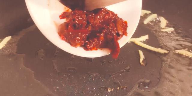 在家也能做出超美味的锡纸花甲粉,做法很简单,再也不用叫外卖了