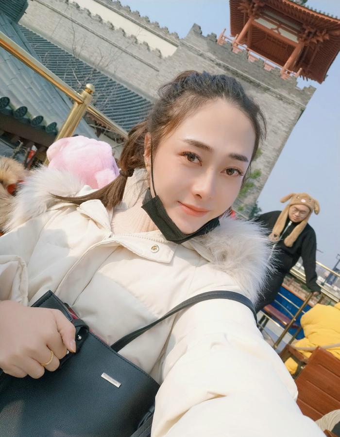 18岁黑龙江男孩勇闯横店,靠男扮女装,完成从群演到演员的梦想