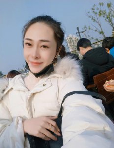 ​18岁黑龙江男孩勇闯横店，靠男扮女装，完成从群演到演员的梦想