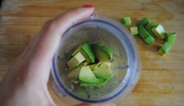 牛油果奶昔的做法,经常吃牛油果不仅防晒还能美容护肤