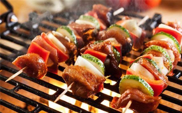 教你鲜蘑菇的做法,不炒不煮,简单一做比肉还香!