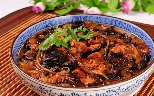 教你鲜蘑菇的做法,不炒不煮,简单一做比肉还香!