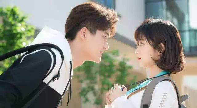 防止男演员拍吻戏起生理反应,李小冉太狠,韩雪做法让人心服口服