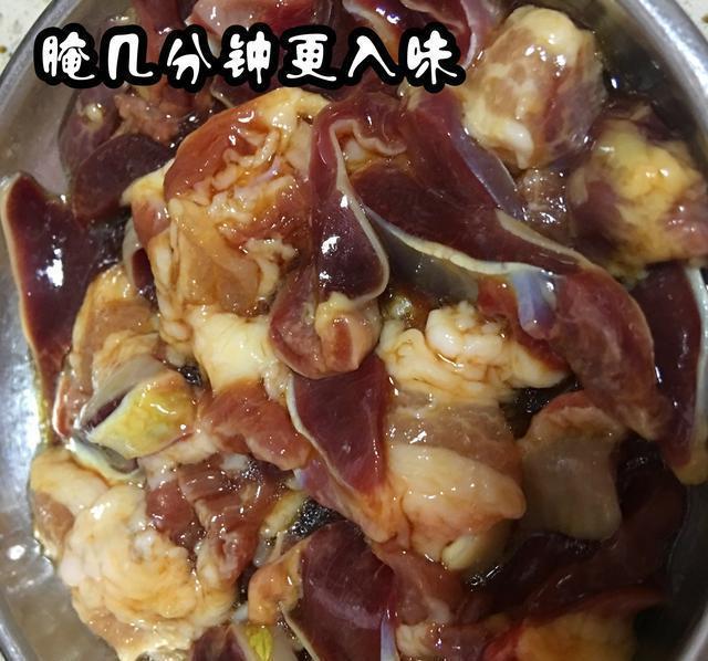 炒芹菜到底要不要焯水?教你家常快手做法,翠绿清脆有窍门