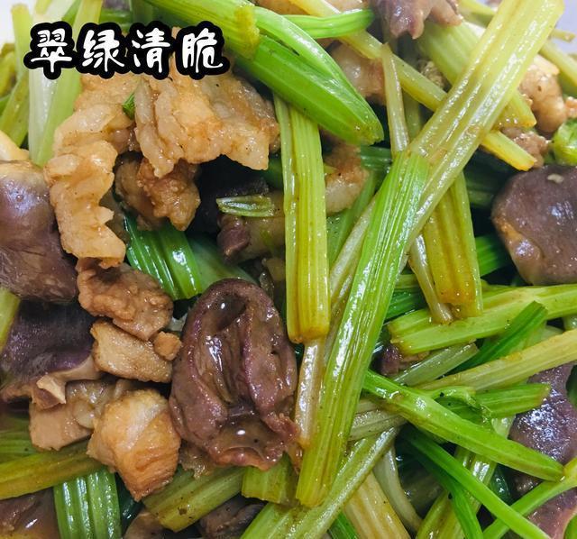 炒芹菜到底要不要焯水?教你家常快手做法,翠绿清脆有窍门