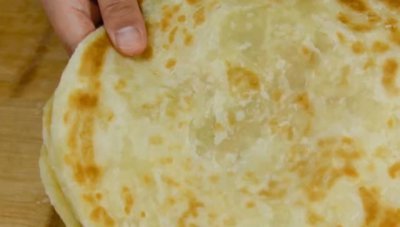 ​家常烙饼的做法，保证柔软起层，操作简单，一看就会