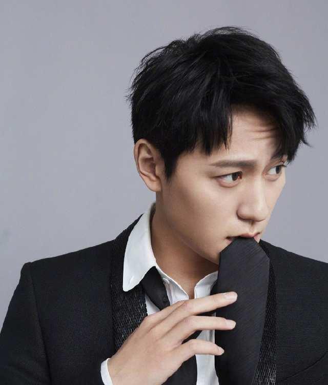 杨紫取关秦俊杰，两人甜蜜动态全部清空，而男方做法却是意料之外